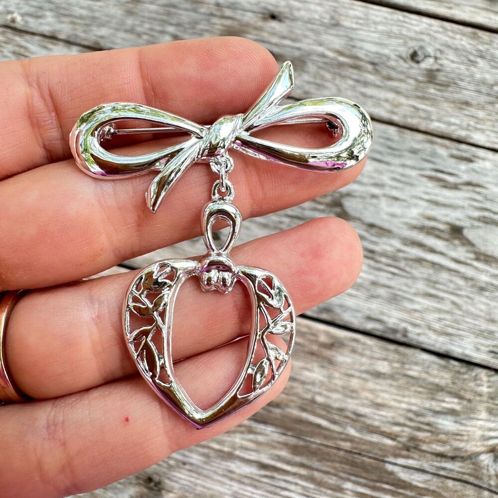 Vintage Jewelry Silver Tone Ribbon with Dangling Heart Brooch Pin